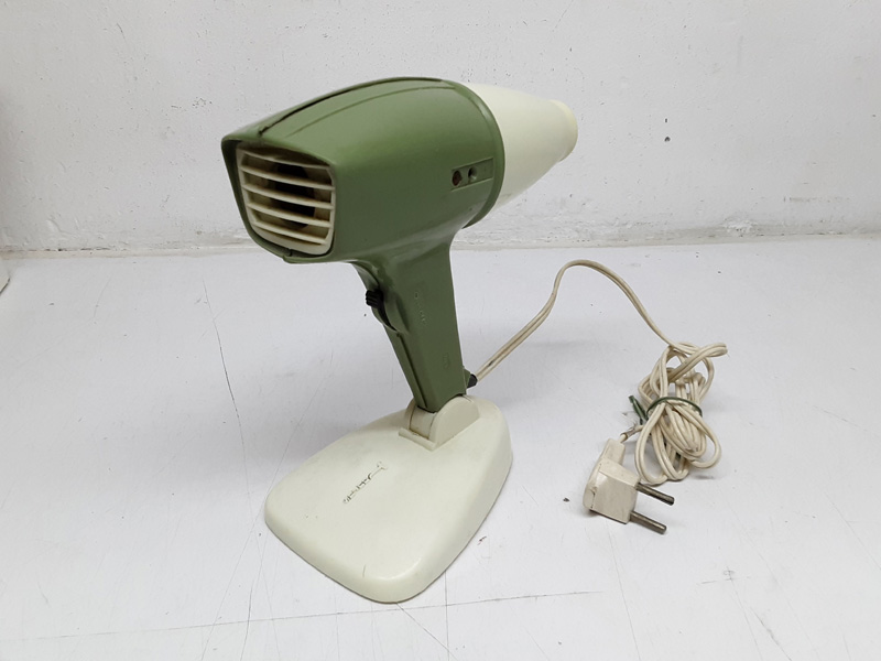 secador pelo+base colgar taurus pl†stico verde crema 220v 14_5x10_5x5 18x20x7 1u.